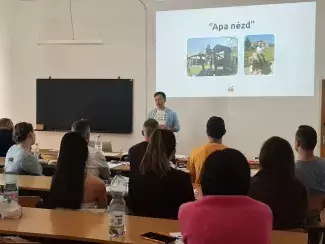 Előadás a munkahelyi elismerés fontosságáról