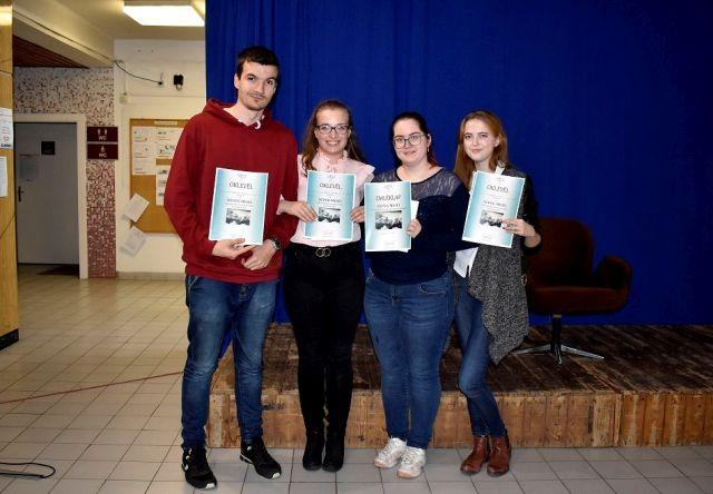 Intézményi mesemondó