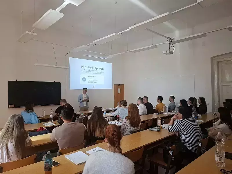 Előadás a munkahelyi elismerés fontosságáról