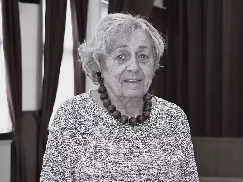 Dr. Késmárki Júlia